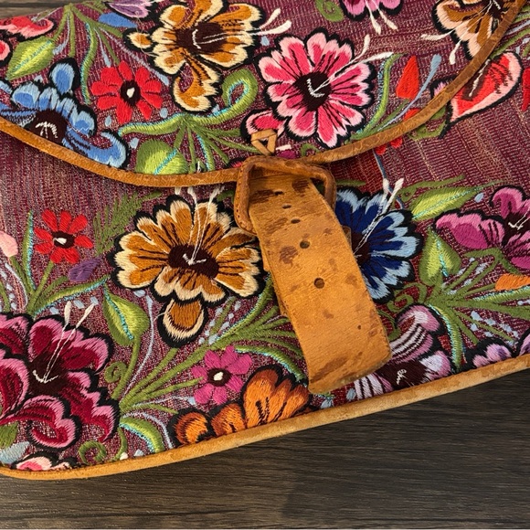 Floral Bag with buckle - Picture 2 of 7